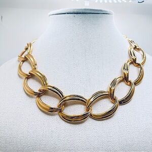 Napier Gold Link Vintage Necklace 2026 Jewelry Trend